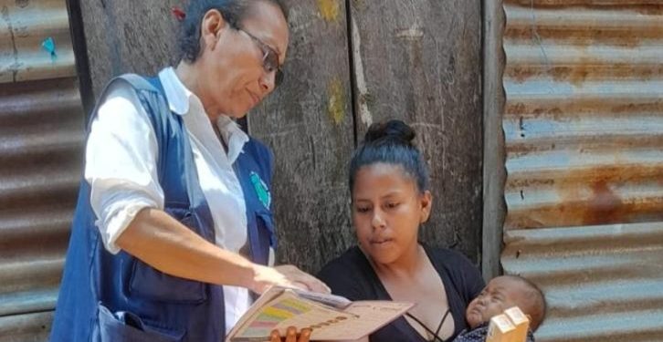 La enfermera Cristina Muñoz contribuye a la salud rural de Escuintla. / Foto: MSPAS.