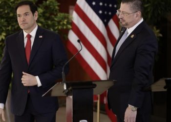 El secretario de Estado de EE. UU., Marco Rubio, y el presidente de Costa Rica, Rodrígo Chaves.