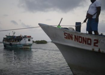 Para evitar una nueva travesía por el Darién, migrantes sudamericanos prefieren viajar en lanchas en el regreso a su respectivo país, luego de fracasar su intentro de ingresar a EE. UU.