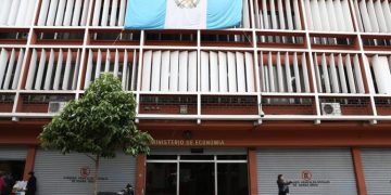 El Ministerio de Economía escogerá a los seis candidatos mejor calificados y los presentará al presidente de la República.