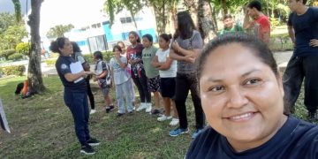 Marleni Ramírez -en primer plano- lleva 18 años sirviendo como enfermera auxiliar en Izabal. / Foto: MSPAS.