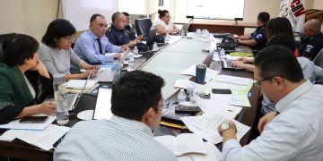 Mesa de trabajo analiza normativa relacionada con seguridad vial. / Foto: DGT.