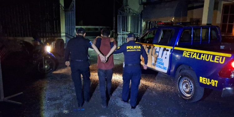 PNC captura a integrantes de la mara 18 tras entregar celular para cometer extorsiones