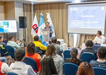 Participación de Cruz Roja en charla sobre Alerta Temprana de Terremotos. /Foto: Cruz Roja Guatemalteca.