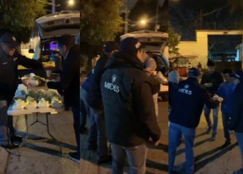 Personal del Mides atiende a familiares de víctimas de accidente de autobús. / Foto: Mides.