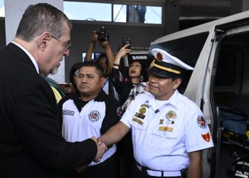 Presidente Bernardo Arévalo agradece a socorristas apoyo brindado por accidente en calzada La Paz. / Foto: Álvaro Interiano.