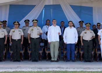 Presidente Bernardo Arévalo en la conmemoración de las Fuerzas de Tierra.