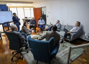 Autoridades del CIV, Inguat y DGAC discuten sobre la importancia de mejorar la infraestructura de aeropuertos y aeródromos del país.