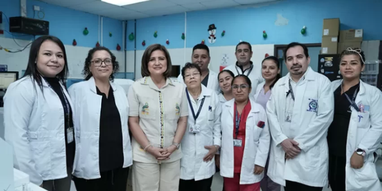 Vicepresidenta visitó el Hospital Nacional de San Benito, Petén