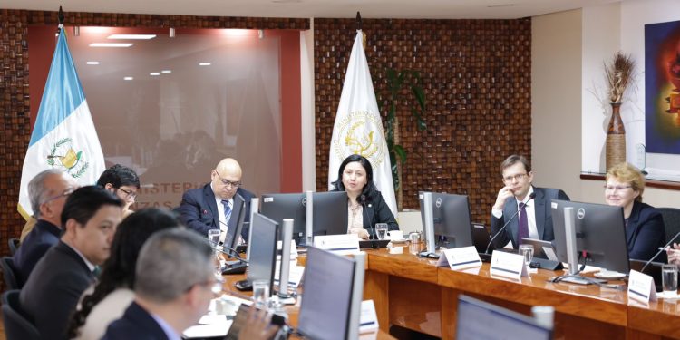 Visita de una delegación del FMI en Guatemala. / Foto: Minfin.