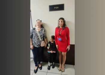 Judicialmente, entregan a niña rescatada de Lev Tahor a familia ampliada. / Foto: PGN.