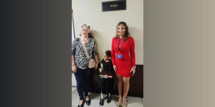 Judicialmente, entregan a niña rescatada de Lev Tahor a familia ampliada. / Foto: PGN.