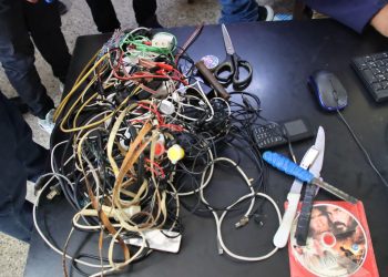 Estas requisas forman parte de una estrategia gubernamental que busca reducir la incidencia delictiva generada desde los centros penitenciarios. / Foto: PNC