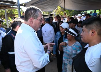 Familia agradeció la visita del presidente Arévalo a comunidad Santo Domingo Los Ocotes. / Foto: Byron de la Cruz.