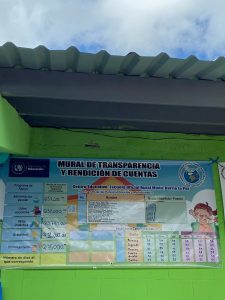 Mural de transparencia de escuela en San Benito, Petén. / Foto: Cindy Alonzo.