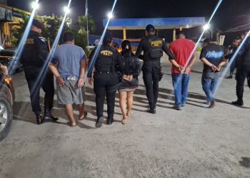 Decomisann 4 paquetes con cocaína Todos ellos se encontraban en una camioneta Rav-4 estacionada a un costado de una gasolinera. / Foto: PNC