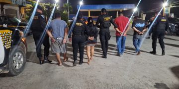 Decomisann 4 paquetes con cocaína Todos ellos se encontraban en una camioneta Rav-4 estacionada a un costado de una gasolinera. / Foto: PNC