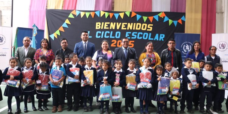 Dan la bienvenida al ciclo escolar 2025 en Sacatepéquez