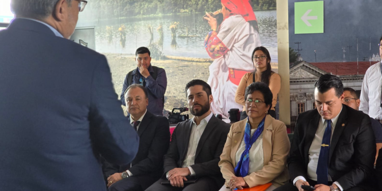 Reunión en el aeródromo de Quetzaltenango marca un paso hacia su transformación en un aeropuerto internacional