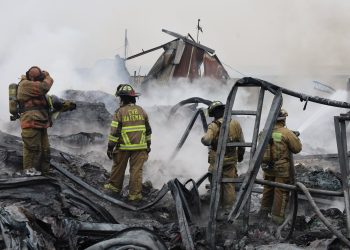 Decenas de bomberos trabajaron durante h