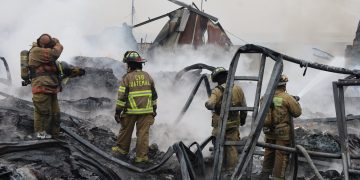 Decenas de bomberos trabajaron durante h