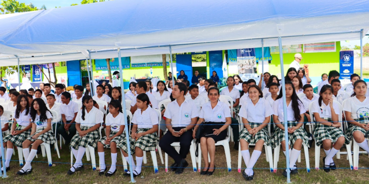 Niños y adolescentes inician ciclo escolar con herramientas necesarias para su aprendizaje en Petén
