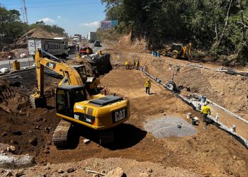 Continúan los trabajos en la autopista Palín-Escuintla. / Foto: CIV.