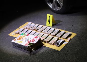 La Policía localizó la suma de 192 mil 200 quetzales escondidos en una caja de cereal.