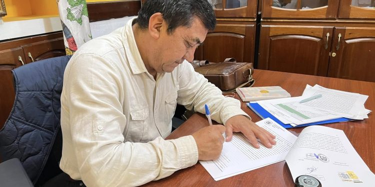 Inicia firma de convenios para ejecución de proyectos financiados por el Codede de Quiché