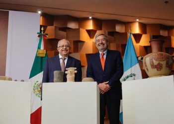 Cancilleres de Guatemala (izquierda) y México (derecha). / Foto: Minex.