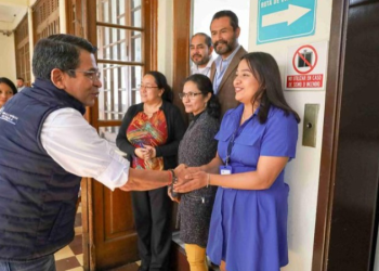 El ministro de Comunicaciones, Infraestructura y Vivienda (CIV), Miguel Ángel Díaz Bobadilla, realizó una visita a varias dependencias de su cartera. / Foto: CIV