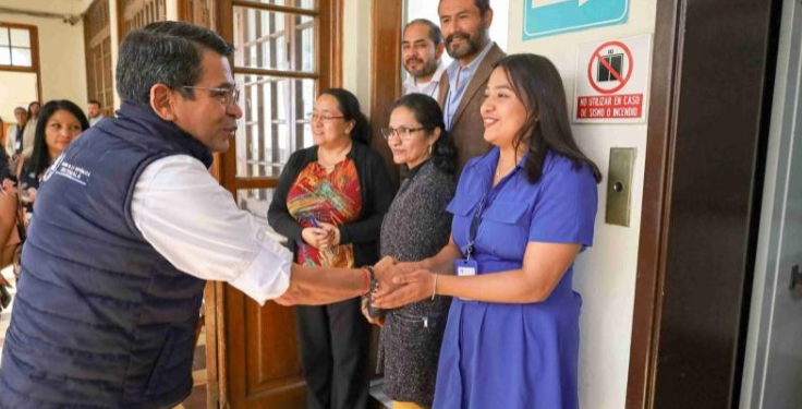 El ministro de Comunicaciones, Infraestructura y Vivienda (CIV), Miguel Ángel Díaz Bobadilla, realizó una visita a varias dependencias de su cartera. / Foto: CIV