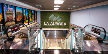 Habilitan nuevas gradas y ascensores en el aeropuerto La Aurora. / Foto: Dickéns Zamora.