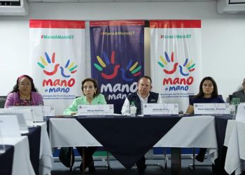 Reunión de autoridades de Mano a Mano. / Foto: Mides.