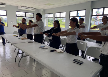 Personal del Aeropuerto Internacional Mundo Maya recibe inducción en lengua de señas