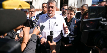 Presidente Arévalo ordena observar que se cumpla la Ley de Tránsito. / Foto: Álvaro Interiano.