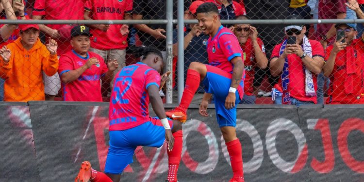 Municipal vence 2-1 a Comunicaciones en el clásico 332