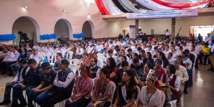 Lanzan proceso nacional de alfabetización 2025 en Alta Verapaz