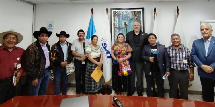 SAT aclara dudas a autoridades ancestrales sobre unión de CUI y NIT