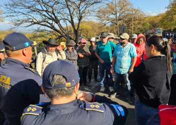 Diálogo permite liberar bloqueo en el km 161 ruta que comunica a Jalapa con Monjas