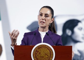 Claudia Sheinbaum augura respuesta si los aranceles impuestos por Trump a las exportaciones de México persisten. / Foto: EFE.