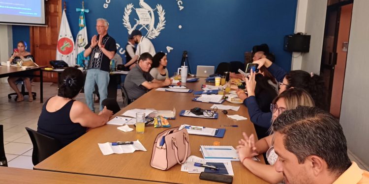 Capacitación sobre acceso a la información pública y estrategias de comunicación en Zacapa