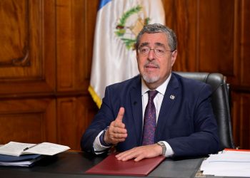 El presidente Bernardo Arévalo anuncia que se trabajará en un plan para hacer operativo el seguro obligarorio por daños a terceros.