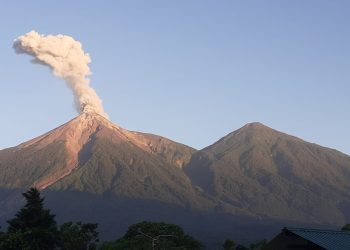 Coordinadoras Locales para la Reducción de Desastres cercanas al volcán de Fuego recibieron capacitación de prevención. (Foto: Conred)