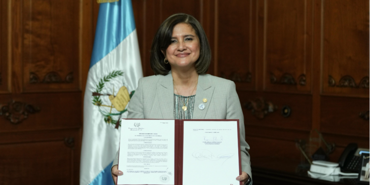Presidenta en funciones sanciona el decreto en contra de la trata de niñez en el sistema penitenciario