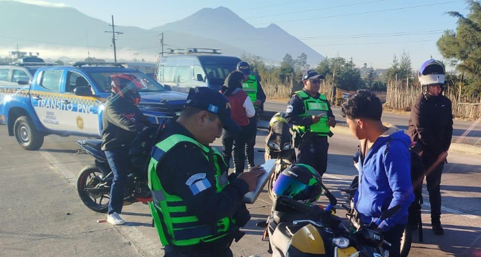 Tránsito de la PNC realiza operativos para fortalecer la seguridad vial
