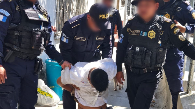 Reacción inmediata de la PNC logra la captura de un presunto sicario en Villa Nueva