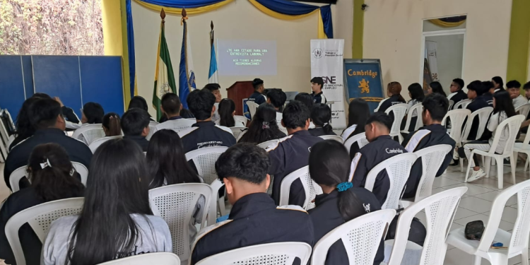 Mintrab lleva a cabo talleres de orientación laboral a jóvenes. /Foto: Mintrab.