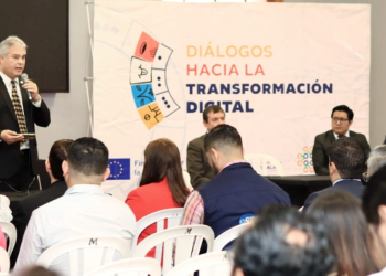 Participación del viceministro de comunicaciones en evento para el uso de la tecnología para impulsar la transparencia. /Foto: CIV.