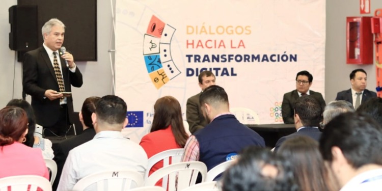 Participación del viceministro de comunicaciones en evento para el uso de la tecnología para impulsar la transparencia. /Foto: CIV.